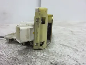 Foto de CERRADURA PUERTA TRASERA IZQUIERDA FORD FOCUS BERLINA (CAK) 1.8 TDDI Turbodiesel CAT (90 CV / 66 KW) referencia XS41A26413BH foto 4