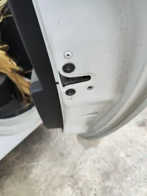 Foto de CERRADURA PUERTA TRASERA DERECHA RENAULT CLIO III 1.5 dCi Diesel FAP (75 CV / 55 KW)