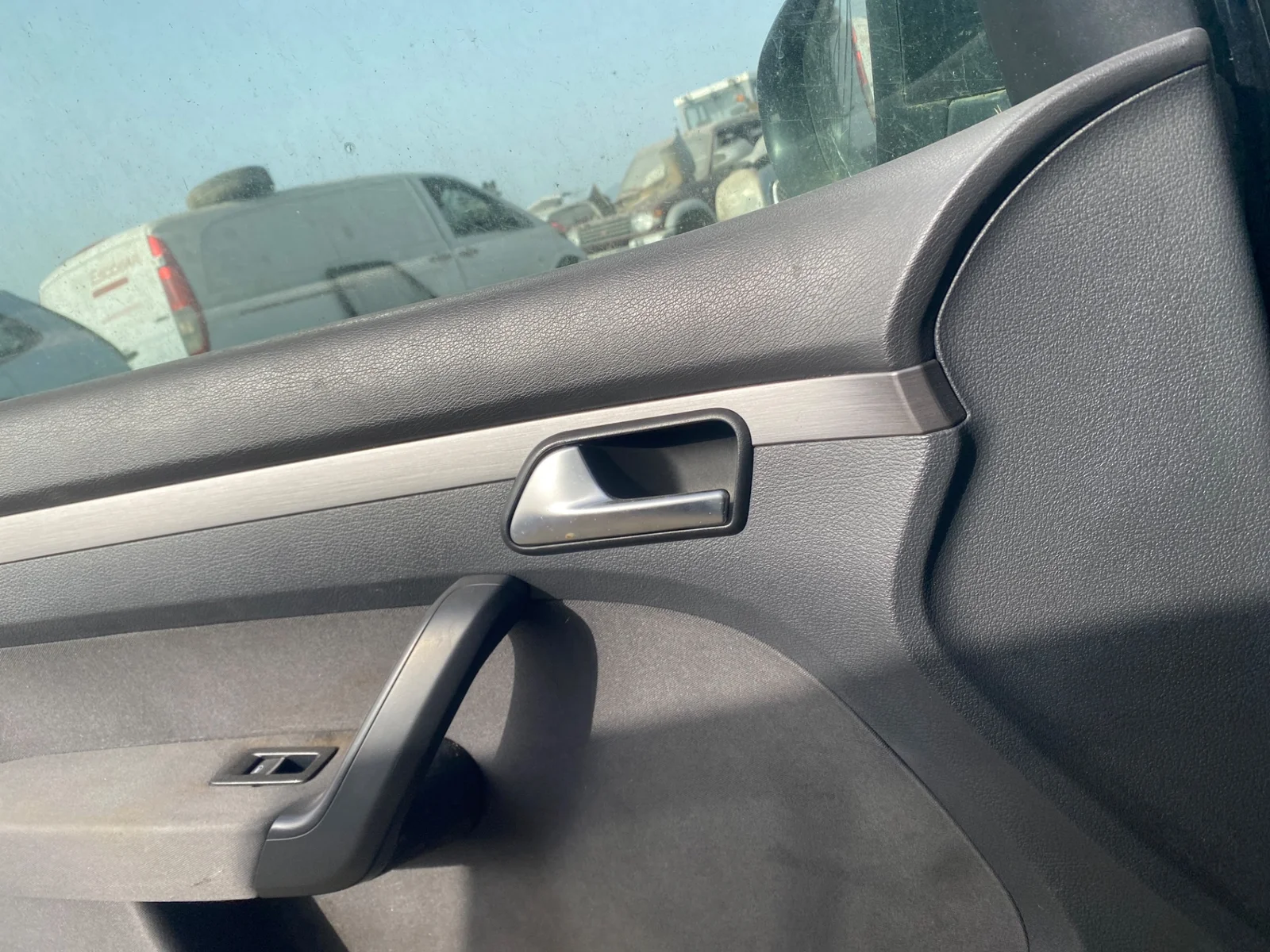 Foto de MANETA INTERIOR DELANTERA IZQUIERDA VOLKSWAGEN TOURAN (1T3) 1.6 TDI DPF (105 CV / 77 KW)