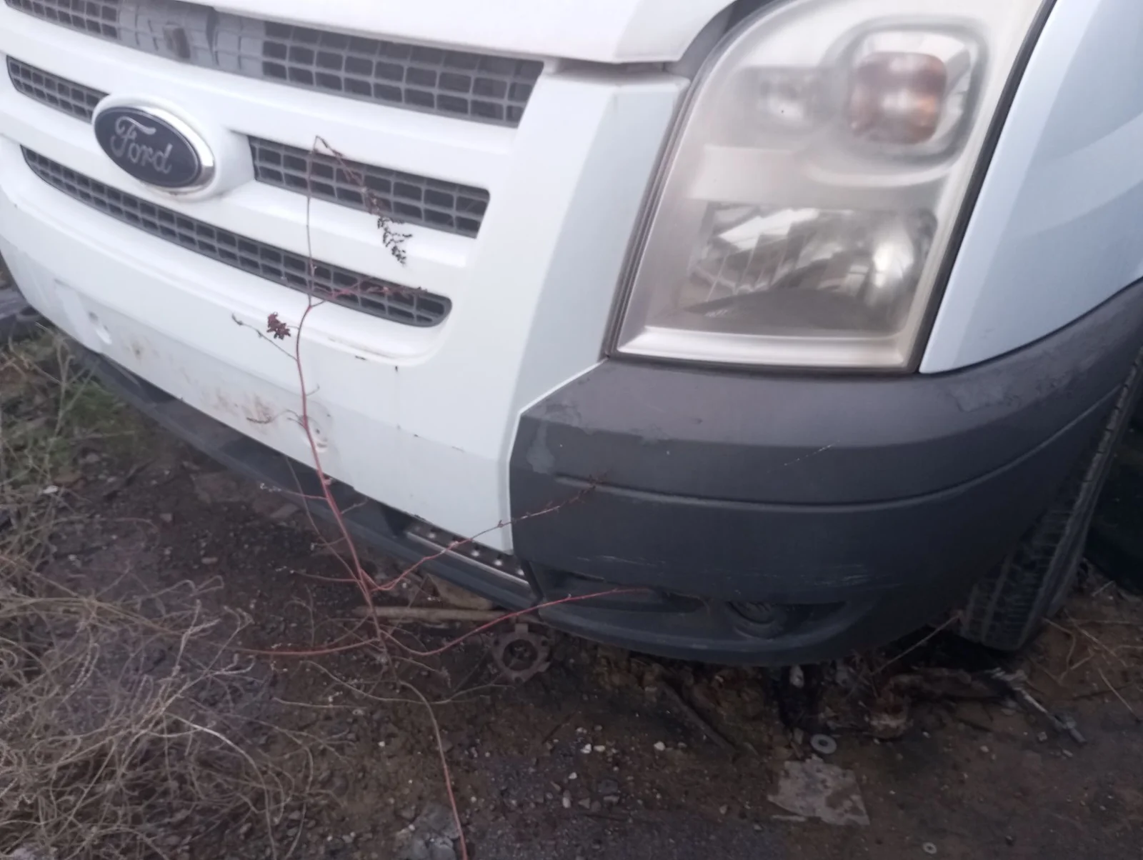 Foto de PARAGOLPES DELANTERO FORD TRANSIT COMBI (TT9) 2.2 TDCi CAT (116 CV / 85 KW)