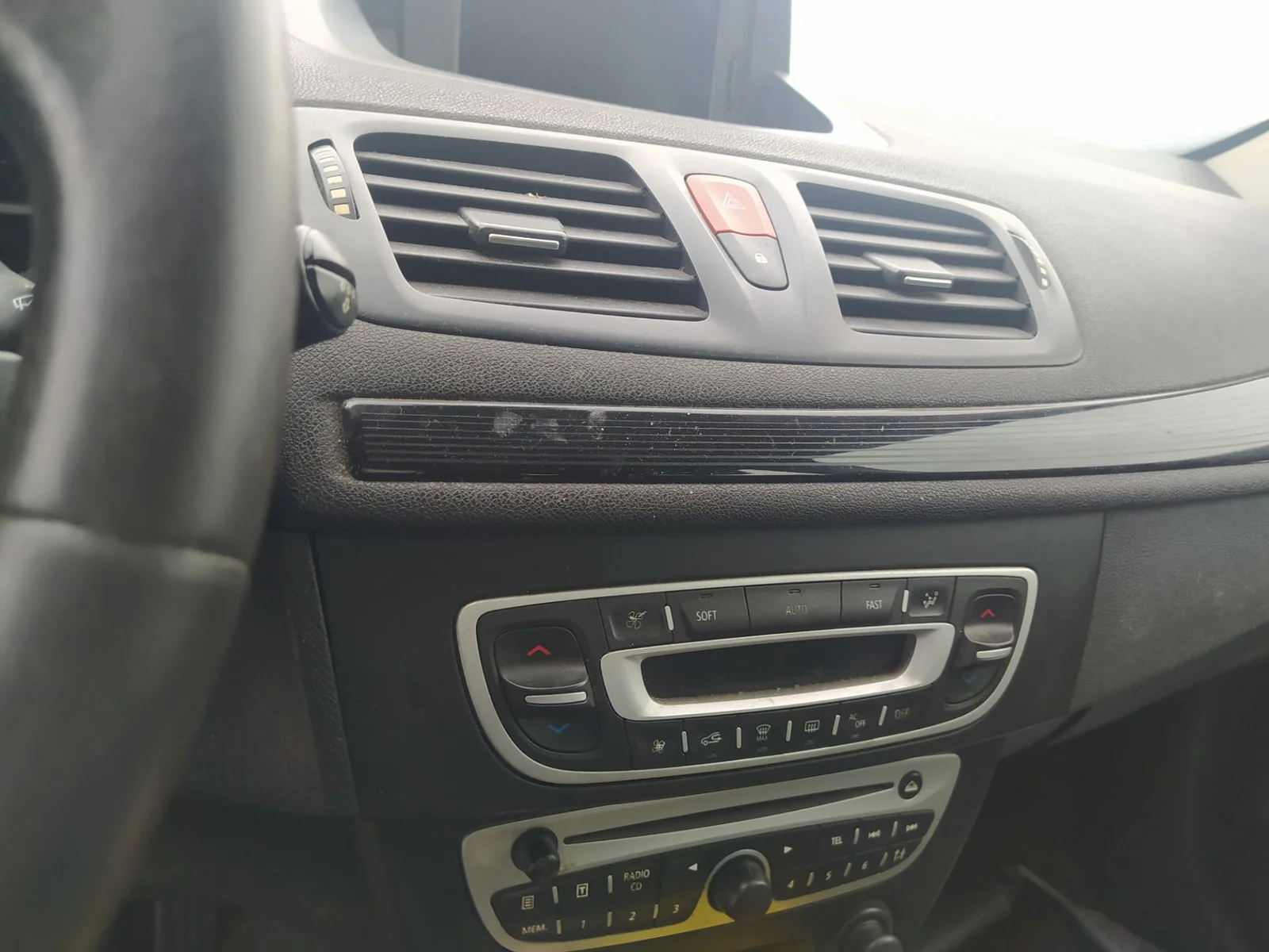Foto de WARNING RENAULT MEGANE III BERLINA 5P 1.5 dCi Diesel CAT (86 CV / 63 KW)