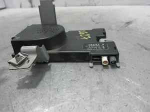 Foto de AMPLIFICADOR DE ANTENA AUDI A3 SPORTBACK (8PA) 1.9 TDI (105 CV / 77 KW) referencia 8P4035225D foto 3