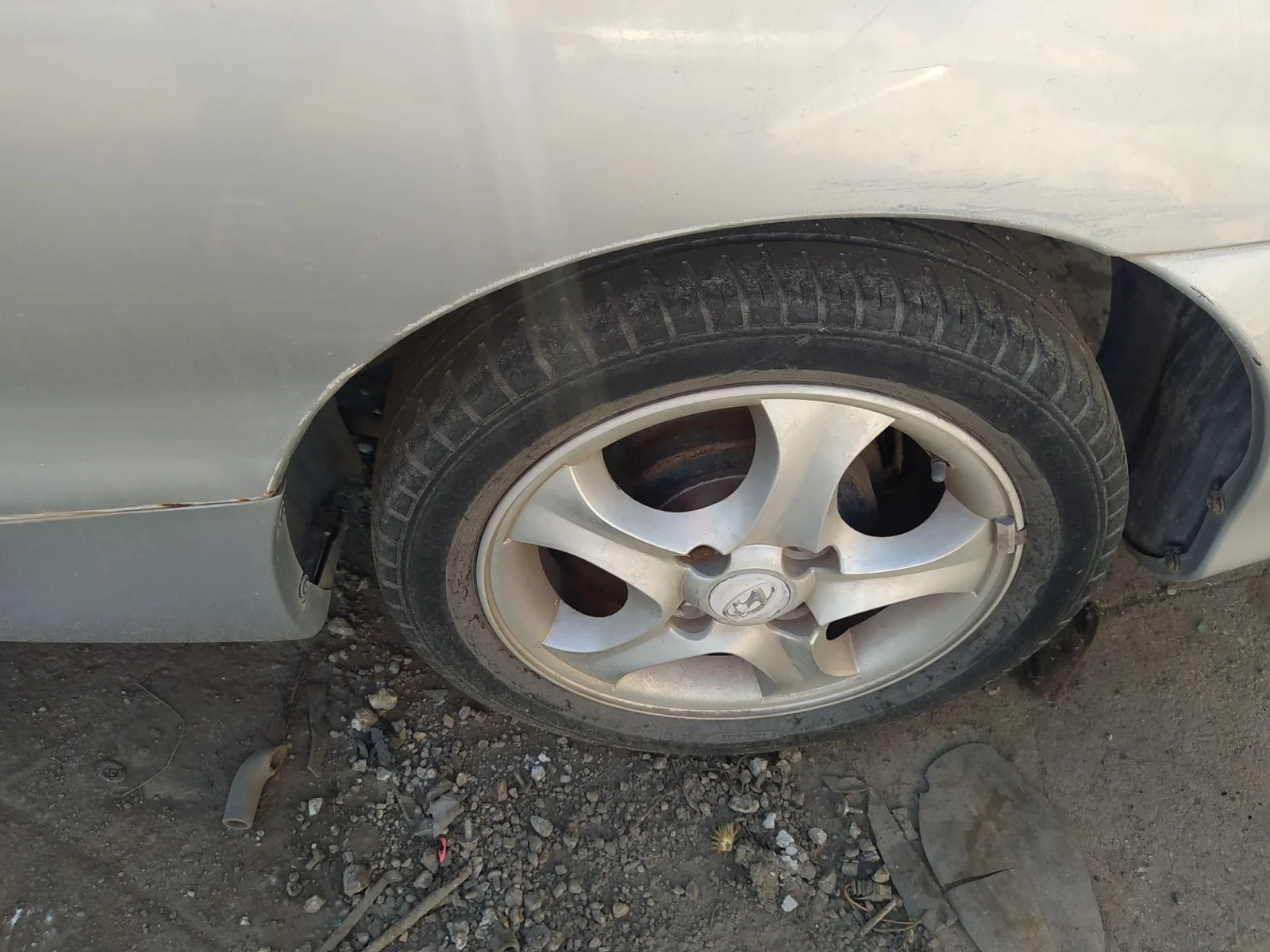 Foto de BRAZO SUSPENSION TRASERO IZQUIERDO HYUNDAI COUPE (RD) 1.6 16V CAT (107 CV / 79 KW)