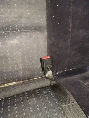 Foto de ENGANCHE CINTURON TRASERO IZQUIERDO HONDA ACCORD BERLINA (CG7-9/CH1-7)