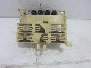 Foto de CAJA RELES / FUSIBLES BMW SERIE 3 BERLINA (E46) 2.0 16V Diesel CAT (136 CV / 100 KW) referencia 61356902269 foto 4