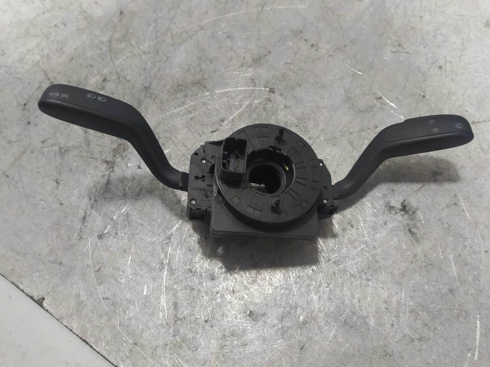 Foto de ANILLO AIRBAG SEAT IBIZA BERLINA (6J5) 1.4 TDI (80 CV / 59 KW)