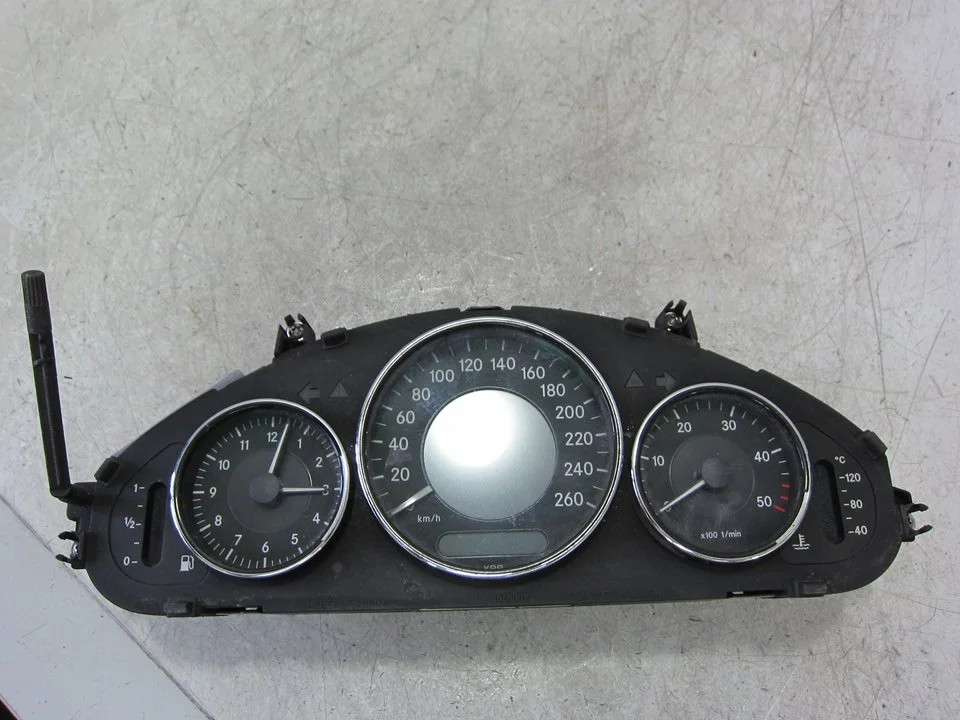Foto de CUADRO INSTRUMENTOS MERCEDES-BENZ CLS (BM 219) 3.0 CDI CAT (224 CV / 165 KW) referencia 96251106