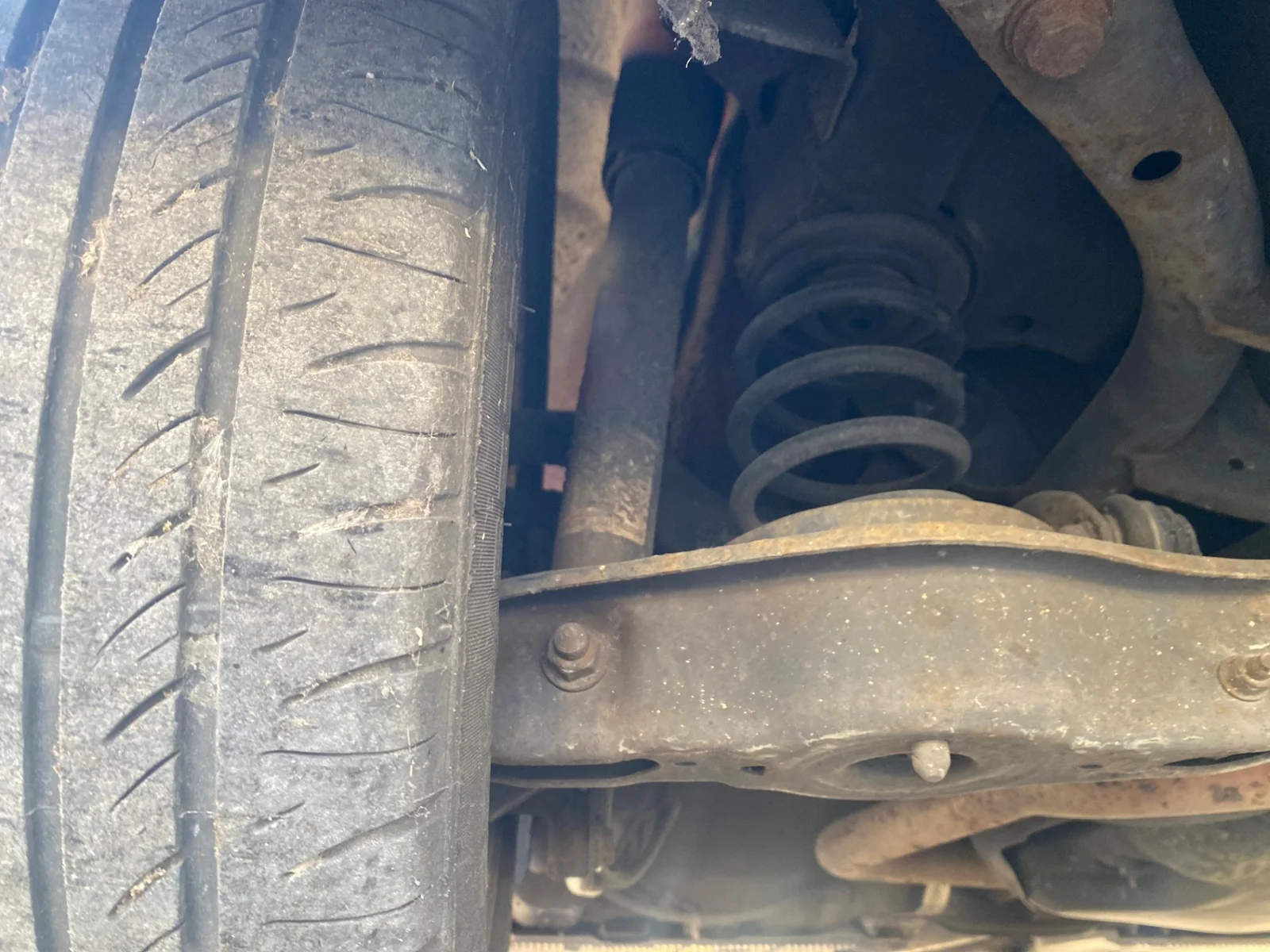 Foto de BRAZO SUSPENSION TRASERO IZQUIERDO VOLKSWAGEN GOLF VII (5G1/BE1) 1.4 16V TSI (122 CV / 90 KW) referencia 5Q0505311J