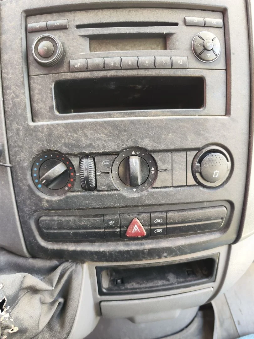 Foto de MANDO CALEFACCION / AIRE ACONDICIONADO MERCEDES-BENZ SPRINTER II FURGÓN 2.1 CDI CAT (88 CV / 65 KW)