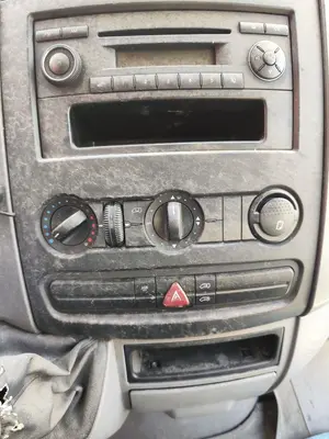 Foto de MANDO CALEFACCION / AIRE ACONDICIONADO MERCEDES-BENZ SPRINTER II FURGÓN 2.1 CDI CAT (88 CV / 65 KW)