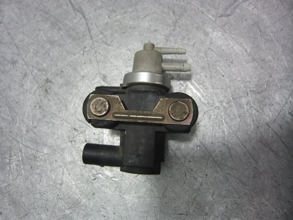 Foto de VALVULA AIRE ADICIONAL SEAT TOLEDO (1M2) referencia 1J0906627A