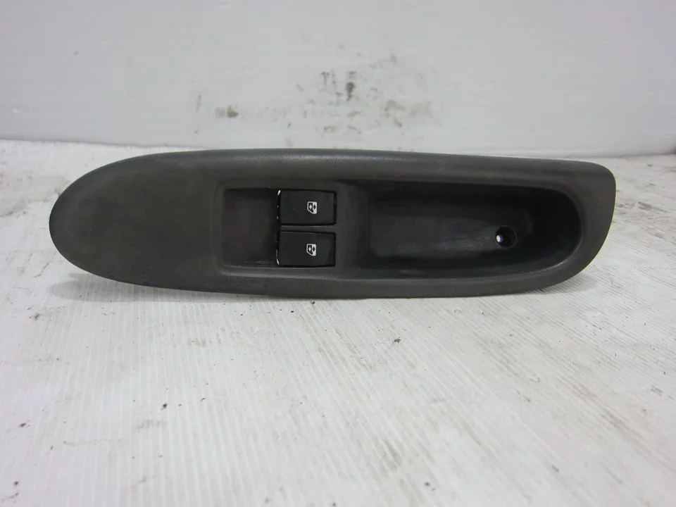 Foto de MANDO ELEVALUNAS DELANTERO IZQUIERDO RENAULT CLIO II FASE I (B/CB0) 1.2 (75 CV / 55 KW) referencia 8200084003