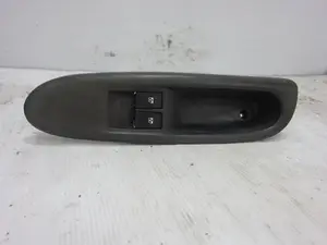 Foto de MANDO ELEVALUNAS DELANTERO IZQUIERDO RENAULT CLIO II FASE I (B/CB0) 1.2  (75 CV / 55 KW) referencia 8200084003