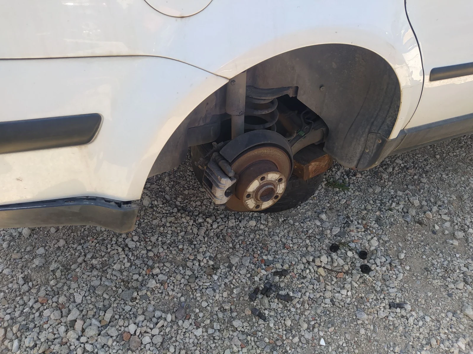 Foto de BRAZO SUSPENSION TRASERO DERECHO VOLKSWAGEN PASSAT BERLINA (3B3) 1.9 TDI (131 CV / 96 KW)
