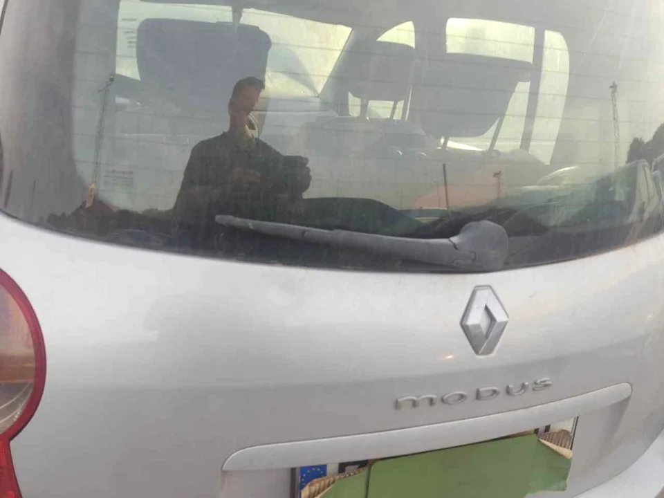 Foto de BRAZO LIMPIA TRASERO RENAULT MODUS I 1.5 dCi Diesel (82 CV / 60 KW)