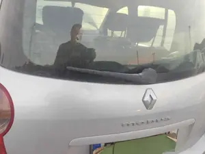 Foto de BRAZO LIMPIA TRASERO RENAULT MODUS I 1.5 dCi Diesel (82 CV / 60 KW)