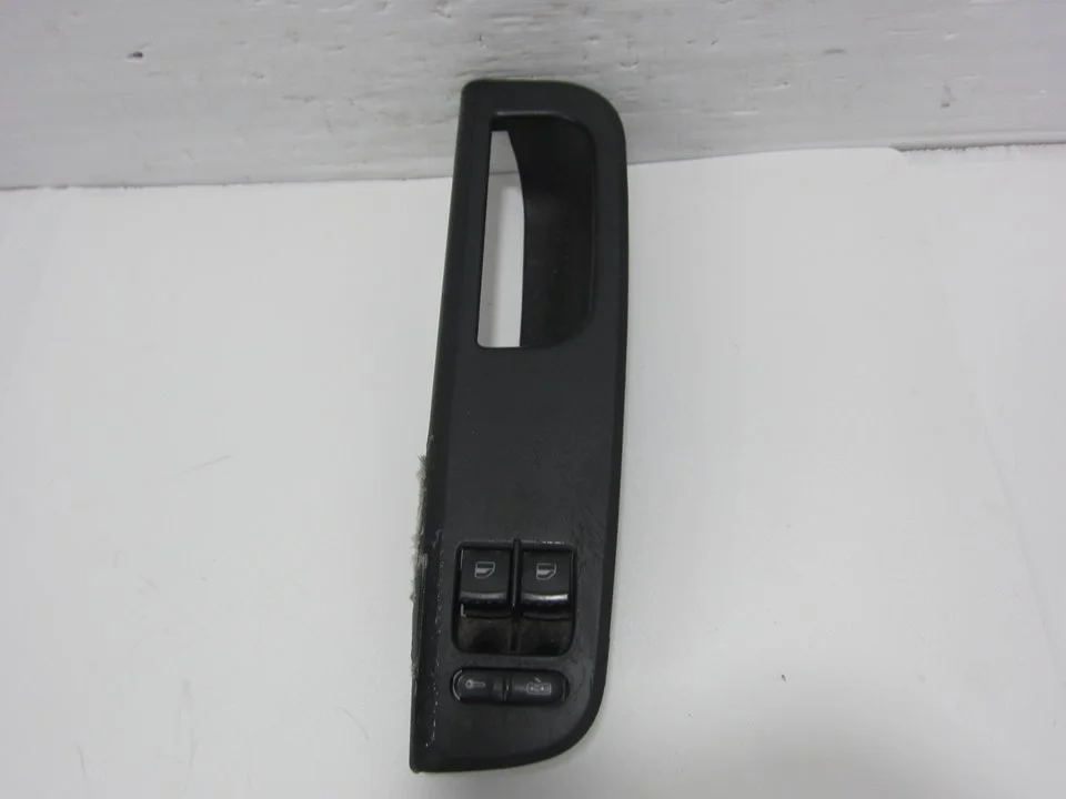 Foto de MANDO ELEVALUNAS DELANTERO IZQUIERDO VOLKSWAGEN GOLF IV BERLINA (1J1)(10.1997) referencia 1J3959857B