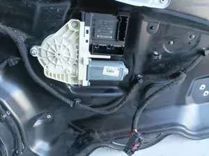 Foto de ELEVALUNAS DELANTERO DERECHO VOLKSWAGEN PASSAT BERLINA (3C2) 2.0 TDI (140 CV / 103 KW) referencia 3C1837756G foto 4