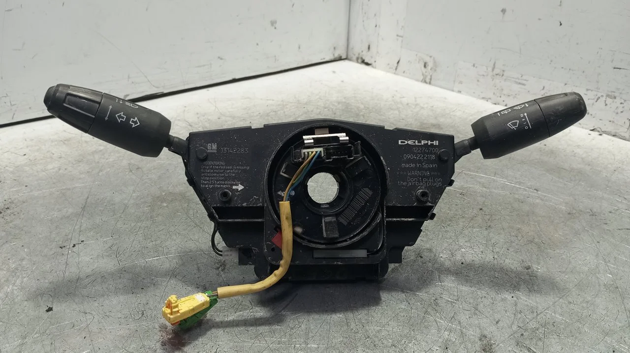 Foto de MANDO MULTIFUNCION OPEL CORSA D 1.4 16V (90 CV / 66 KW) referencia 13142283
