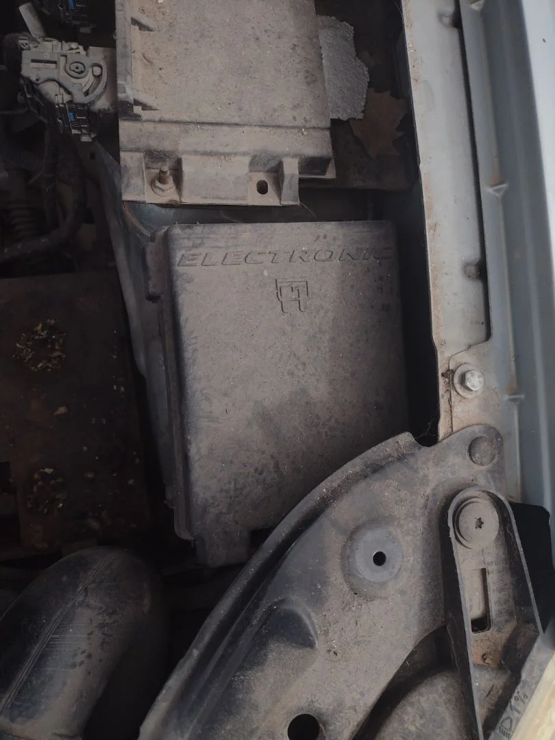 Foto de CAJA RELES / FUSIBLES PEUGEOT PARTNER (S2) 1.9 Diesel (69 CV / 51 KW)