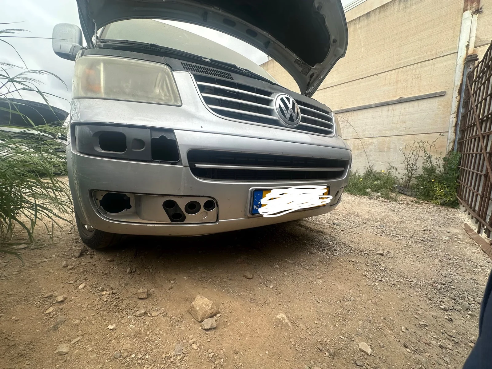Foto de PARAGOLPES DELANTERO VOLKSWAGEN T5 TRANSPORTER BUS (7H) 2.5 TDI (131 CV / 96 KW)