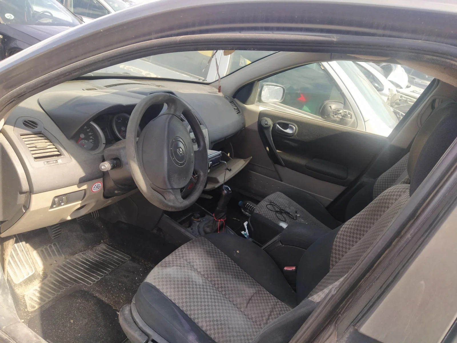 Foto de PALANCA CAMBIO RENAULT MEGANE II CLASSIC BERLINA 1.5 dCi Diesel (101 CV / 74 KW)
