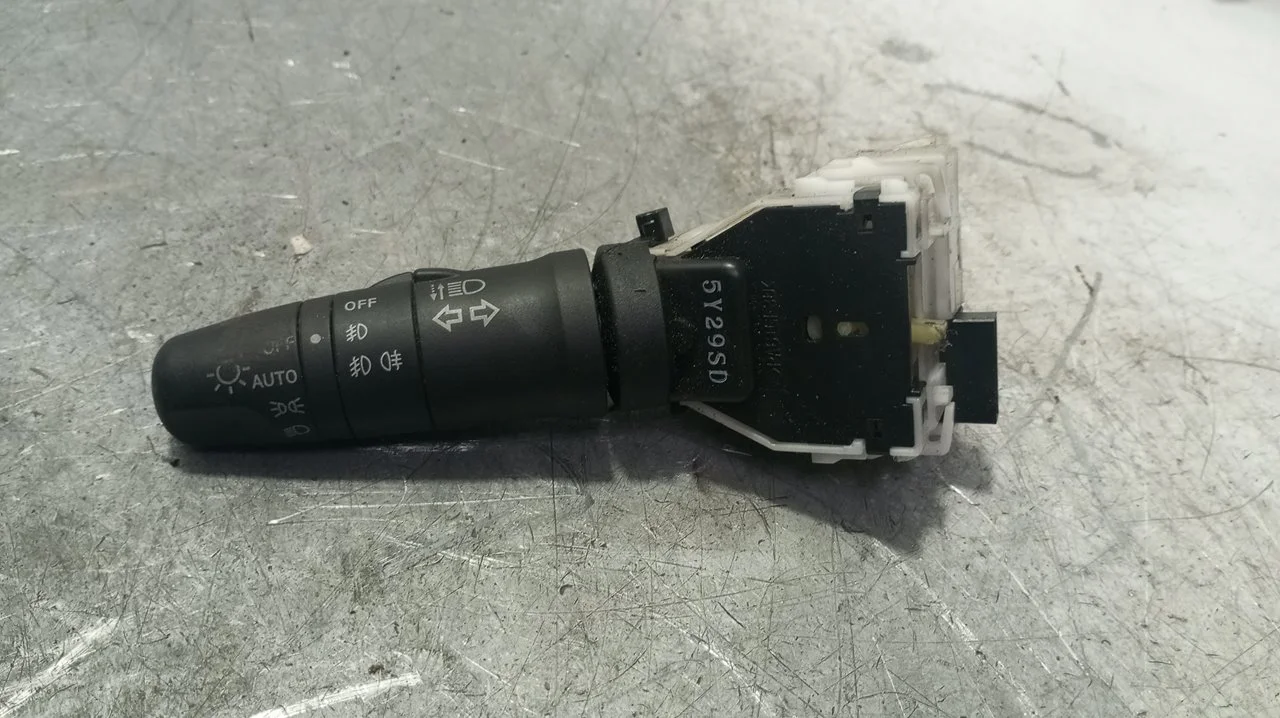 Foto de MANDO INTERMITENTES NISSAN NOTE (E11E) 1.4 CAT (88 CV / 65 KW) referencia 255609U00C