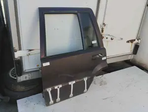 Foto de PUERTA TRASERA IZQUIERDA CHRYSLER JEEP GR.CHEROKEE (ZJ)/(Z) 5.2 V8 CAT (211 CV / 155 KW)