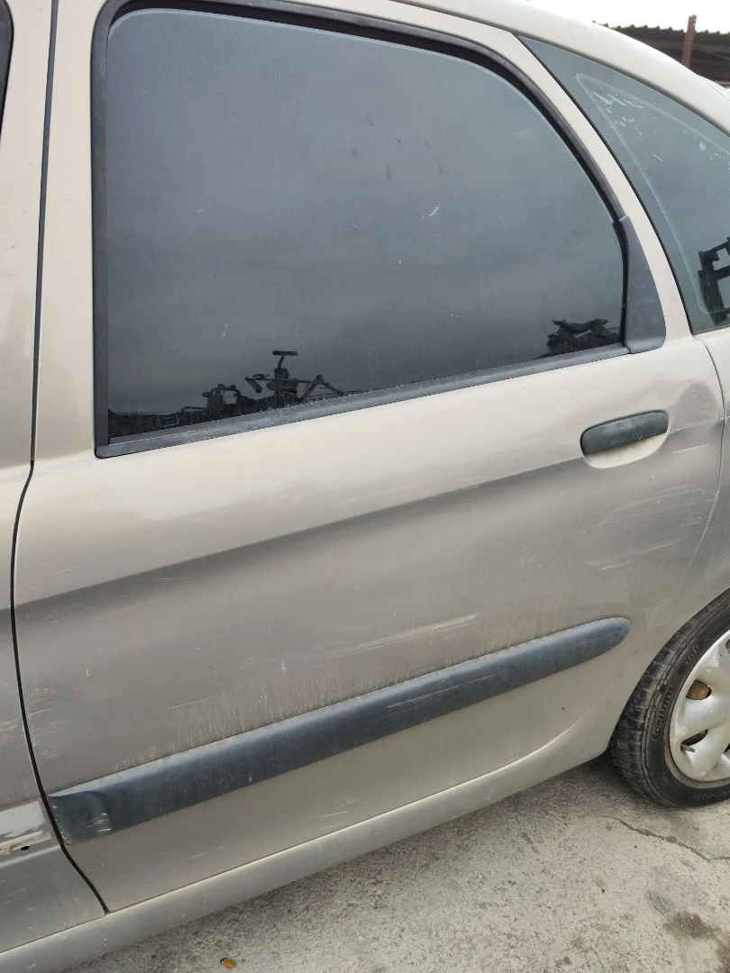 Foto de PUERTA TRASERA IZQUIERDA CITROEN XSARA PICASSO 2.0 HDi CAT (RHY / DW10TD) (90 CV / 66 KW)