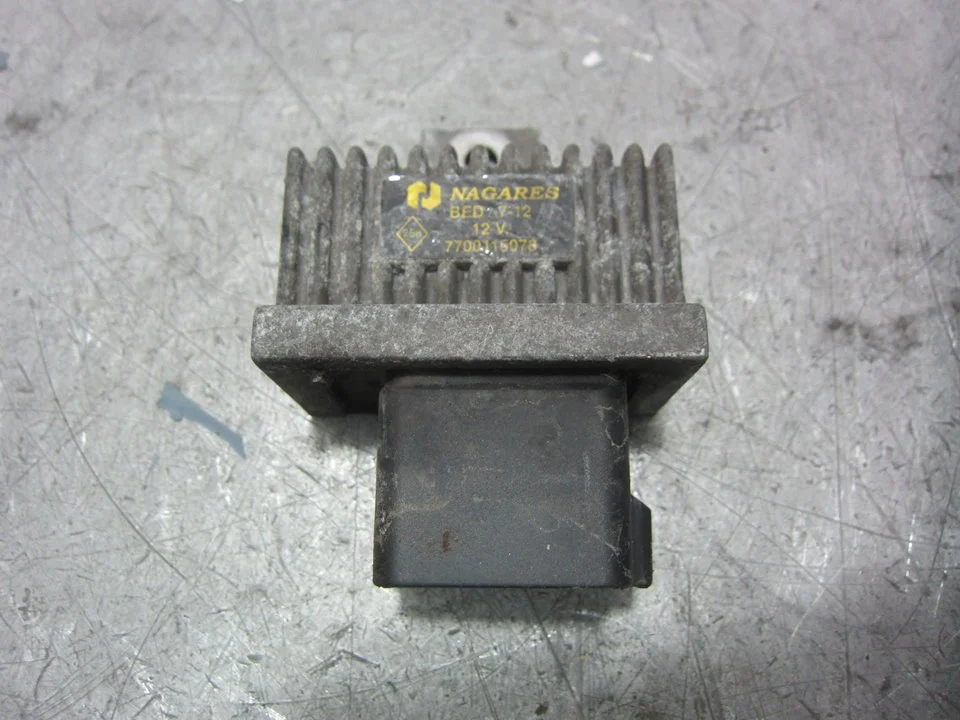 Foto de CAJA PRECALENTAMIENTO RENAULT MEGANE I FASE 2 BERLINA (BA0) 1.9 dCi Diesel CAT (102 CV / 75 KW) referencia 7700115078