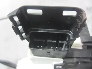 Foto de CERRADURA PUERTA TRASERA IZQUIERDA CITROEN C4 CACTUS 1.2 12V VTi (82 CV / 60 KW) referencia A048069 foto 3