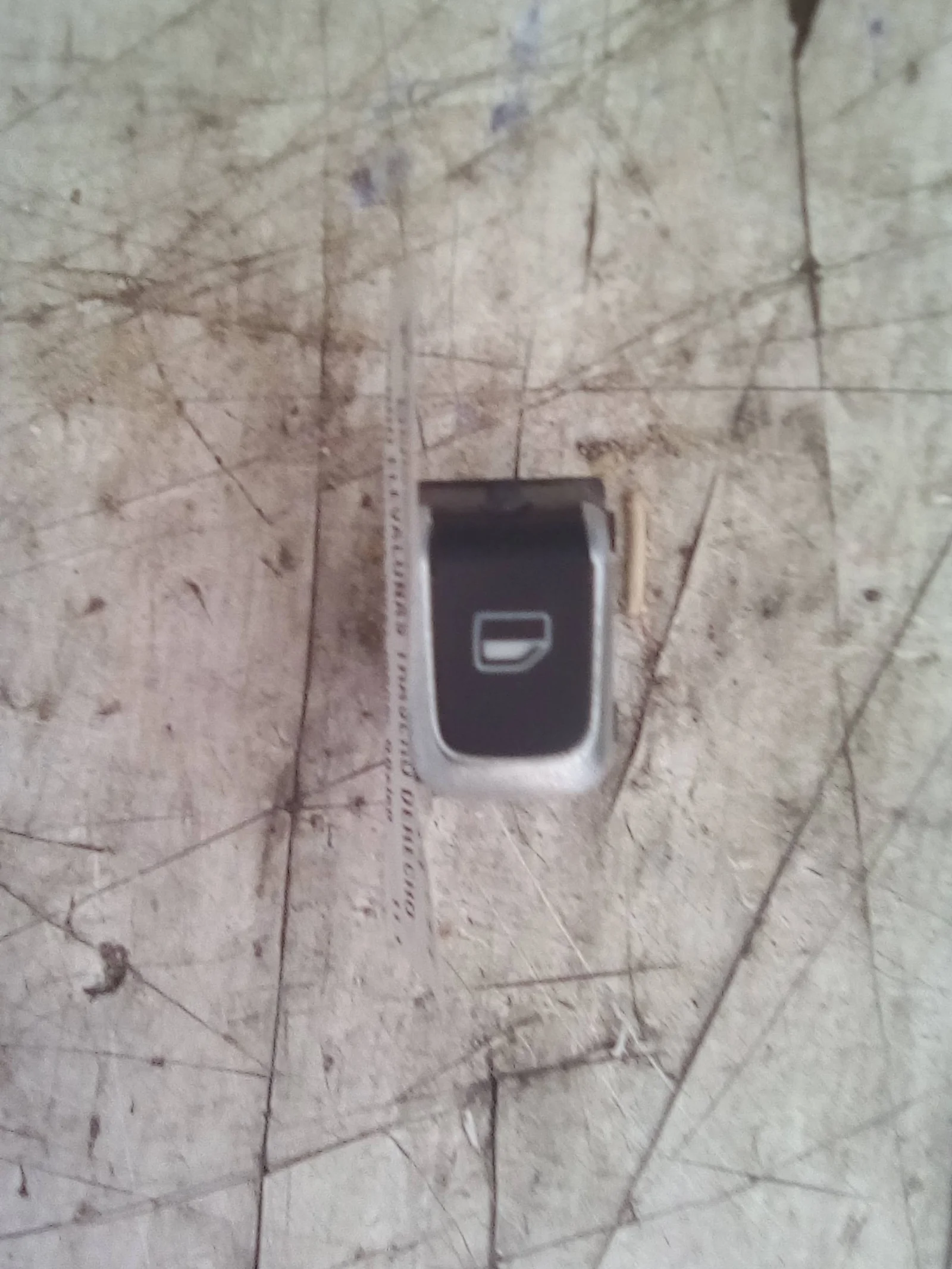 Foto de MANDO ELEVALUNAS TRASERO DERECHO AUDI A4 AVANT (8K5) 2.0 16V TDI (136 CV / 100 KW) referencia 8K0959855BFKZ