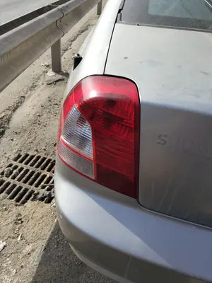 Foto de PILOTO TRASERO IZQUIERDO KIA SEPHIA II