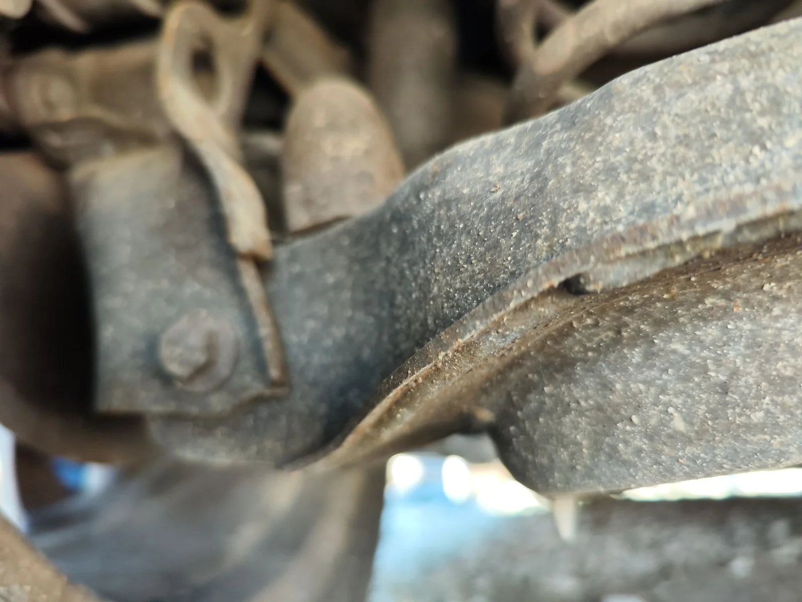 Foto de BRAZO SUSPENSION TRASERO IZQUIERDO FORD C-MAX (CB7) 1.6 TDCi CAT (116 CV / 85 KW)