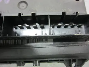Foto de CAJA RELES / FUSIBLES SEAT IBIZA (6L1) 1.4 TDI CAT (BNM) (69 CV / 51 KW) referencia 6Q1937049D foto 3