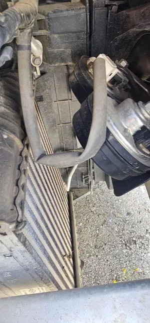 Foto de CONDENSADOR / RADIADOR  AIRE ACONDICIONADO RENAULT CAPTUR I 1.5 dCi Diesel FAP (110 CV / 81 KW)