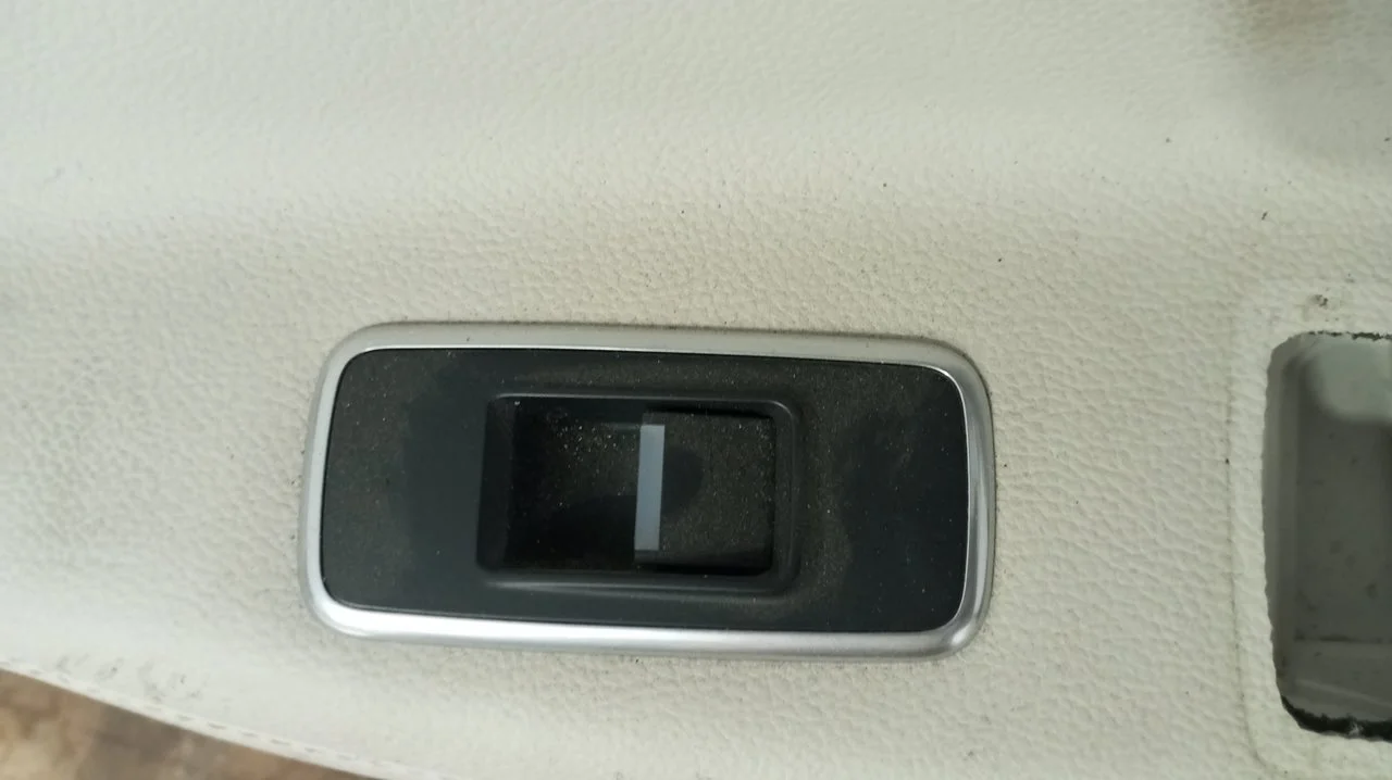 Foto de MANDO ELEVALUNAS TRASERO DERECHO JAGUAR XF 2.0 Diesel CAT (163 CV / 120 KW) referencia GX7314717AC