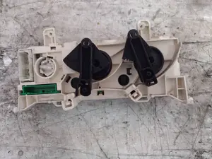 Foto de MANDO CALEFACCION / AIRE ACONDICIONADO RENAULT CLIO II FASE I (B/CB0) 1.9 dTi Diesel (80 CV / 59 KW) referencia 8200147160 foto 3