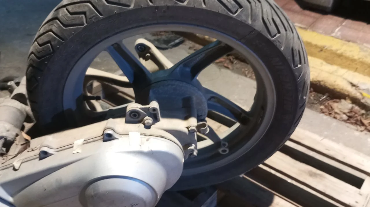 Foto de LLANTA TRASERA HONDA SH 150 150 cm3 - 11 kW (15 CV / 11 KW) referencia 42650KPR901ZA