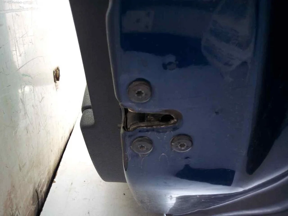 Foto de CERRADURA PUERTA TRASERA DERECHA DACIA LOGAN II 1.5 dCi Diesel FAP CAT (90 CV / 66 KW) referencia 825033585R