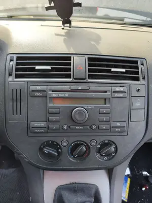 Foto de SISTEMA AUDIO / RADIO CD FORD FOCUS C-MAX (CAP)(2003) 1.6 TDCi CAT (109 CV / 80 KW)