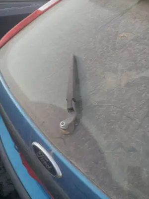 Foto de BRAZO LIMPIA TRASERO FORD FOCUS BERLINA (CAP) 1.6 TDCi CAT (109 CV / 80 KW)