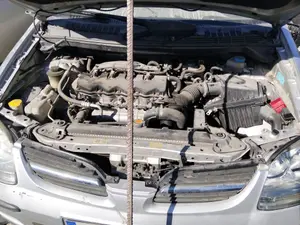 Foto de REJILLA DELANTERA NISSAN ALMERA TINO (V10M) 1.8 16V CAT (114 CV / 84 KW)