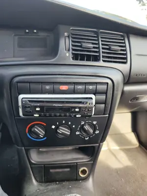 Foto de CONSOLA CENTRAL OPEL VECTRA B BERLINA 2.0 DTI (101 CV / 74 KW)