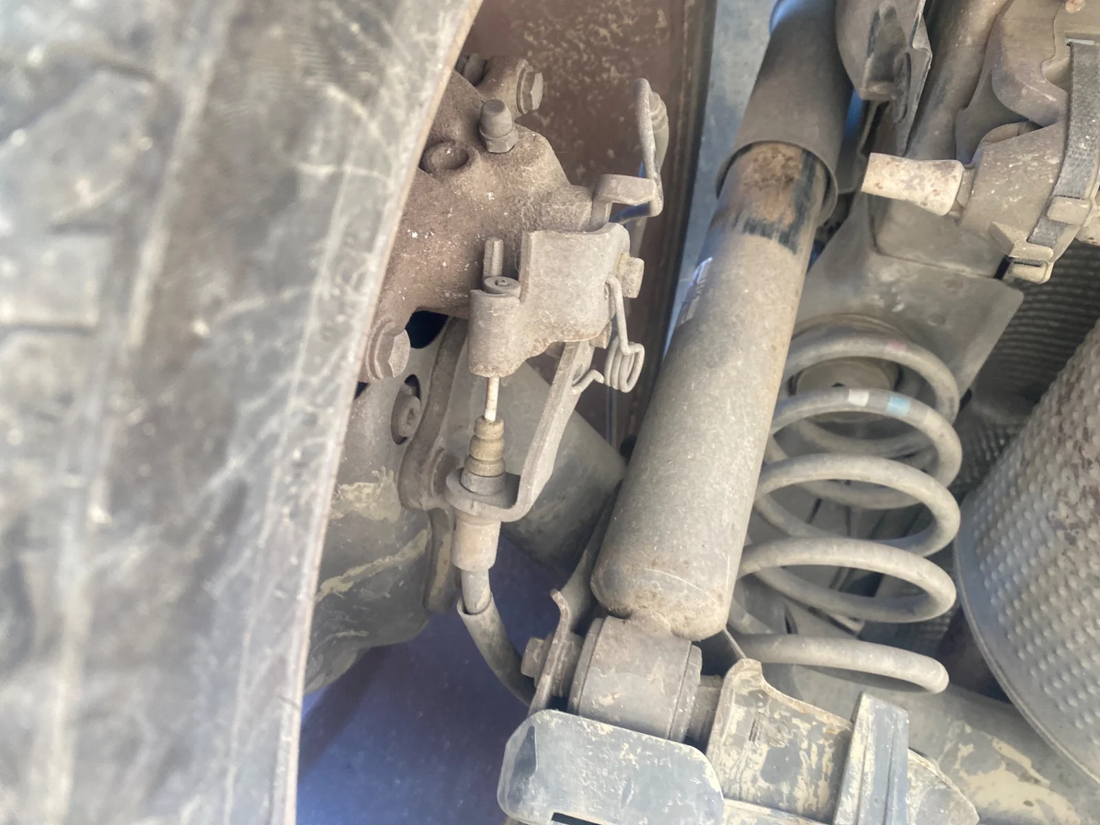 Foto de AMORTIGUADOR TRASERO IZQUIERDO PEUGEOT 3008 1.6 16V (120 CV / 88 KW)