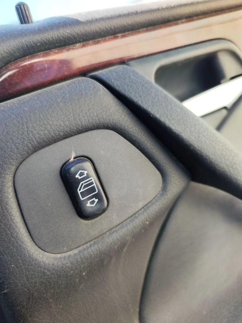 Foto de MANDO ELEVALUNAS TRASERO DERECHO MERCEDES-BENZ CLASE E (BM 210) BERLINA 2.2 CDI CAT (143 CV / 105 KW)