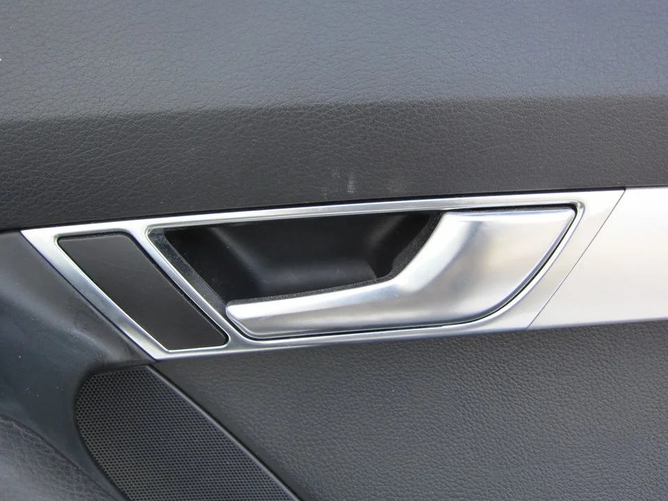 Foto de MANETA INTERIOR TRASERA DERECHA AUDI A6 BERLINA (4F2) 4.2 V8 40V (335 CV / 246 KW)