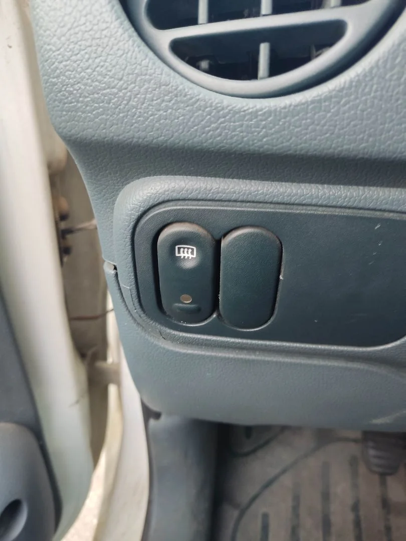 Foto de INTERRUPTOR RENAULT KANGOO I (F/KC0) 1.2 (58 CV / 43 KW)