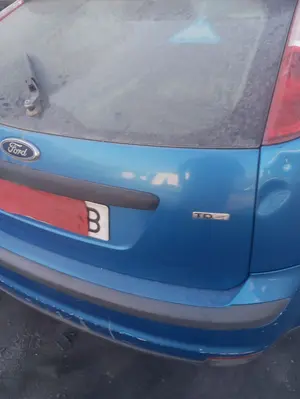 Foto de PORTON TRASERO FORD FOCUS BERLINA (CAP) 1.6 TDCi CAT (109 CV / 80 KW) foto 4