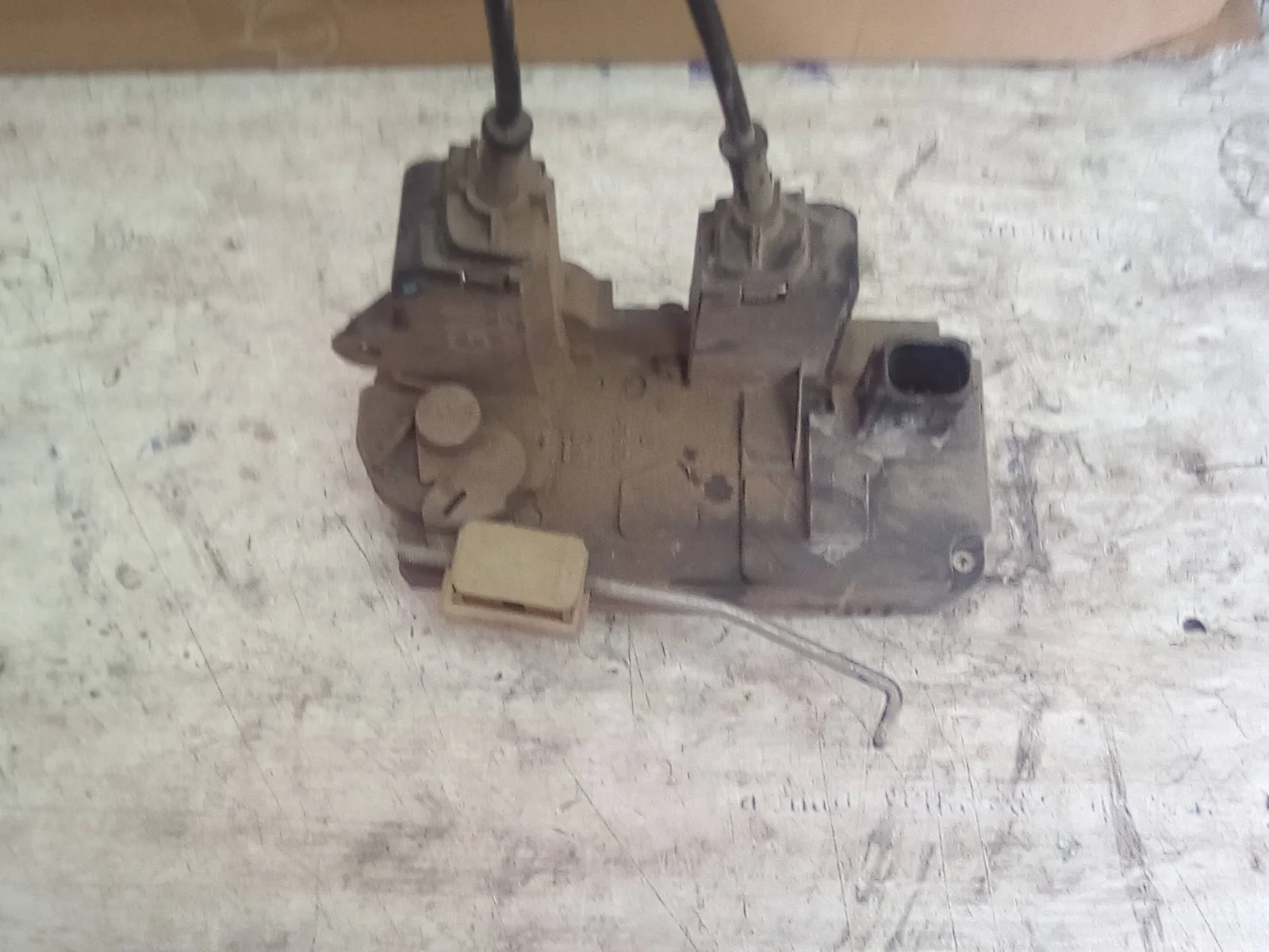 Foto de CERRADURA PUERTA DELANTERA DERECHA OPEL VECTRA C BERLINA 1.9 16V CDTI CAT (Z 19 DTH / LRD) (150 CV / 110 KW) referencia 13210770